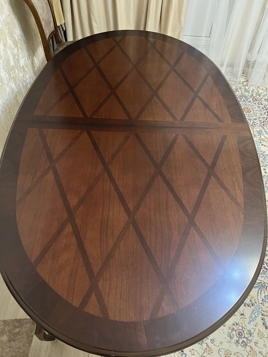 Продам мебельный стол.