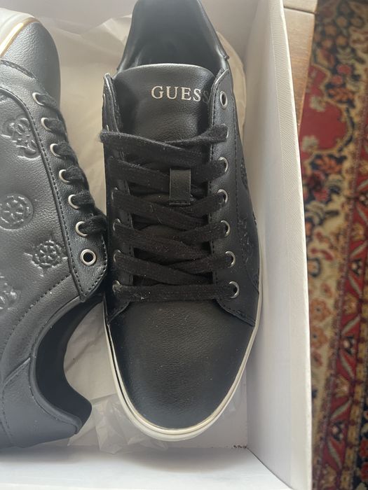 нови кецове Guess