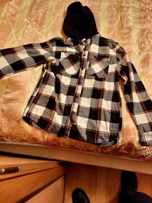 Продавам дрехи за момче 10-12години