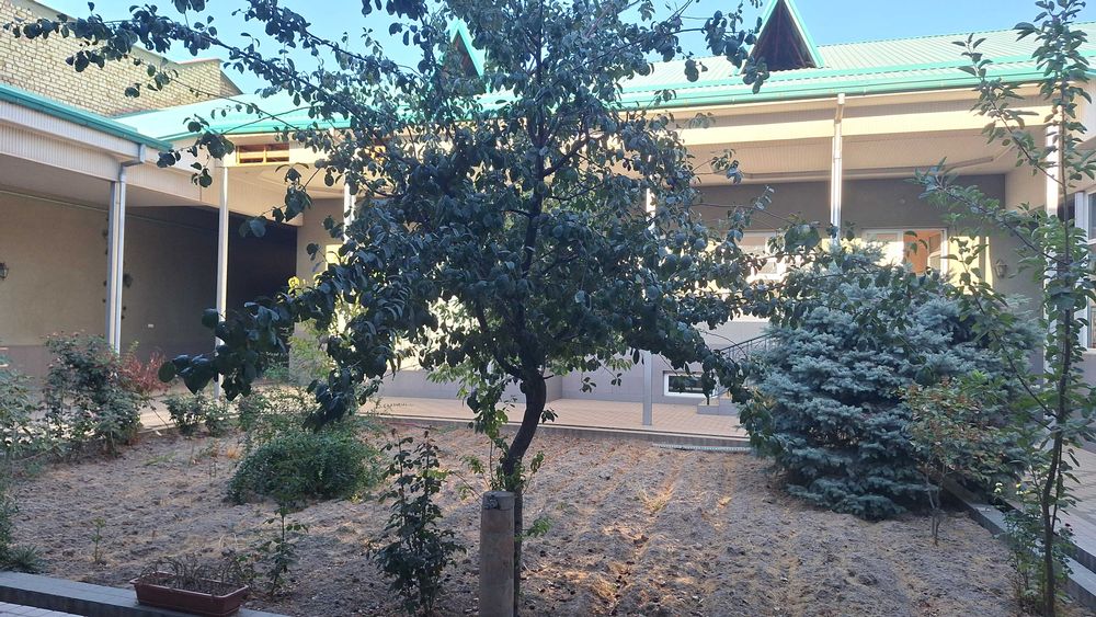 Ер нархида  участка сотилади 8 сотих.  Доруссалом масжиддан 100 метр.