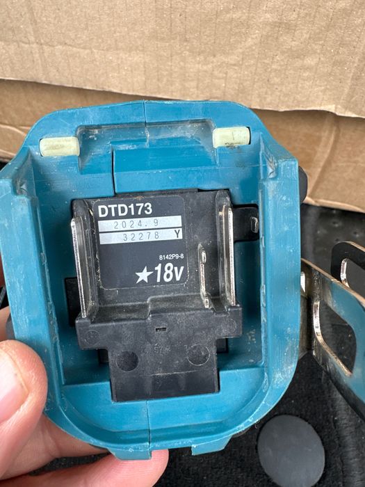 Filetantă 18v cu impact brushless Makita DTD173 cu baterie 5ah