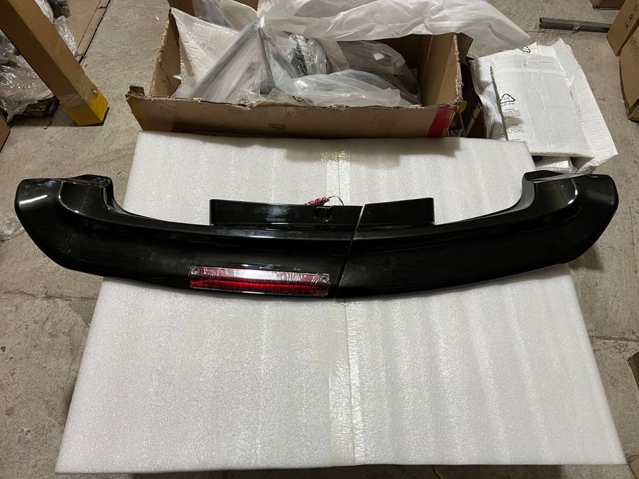 Спойлер на Land Cruiser 105