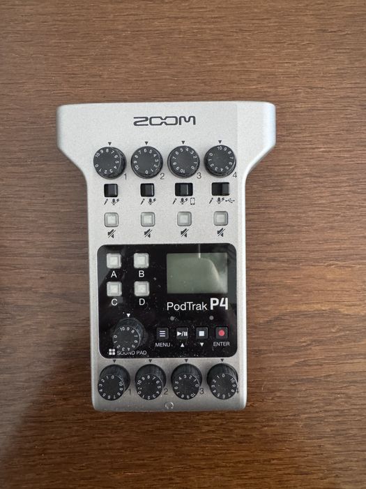 Podcast set Подкаст сет 3 микрофона със стойки, Zoom Recorder, Audiotechnica слушалки и кабели