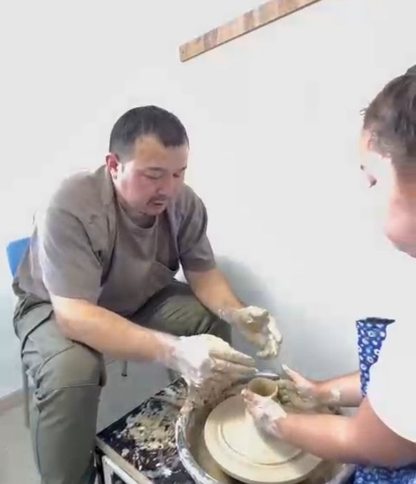 Гончар.  Мастер класс. Қыш құмыра.  Саз сырнай. Лепка.