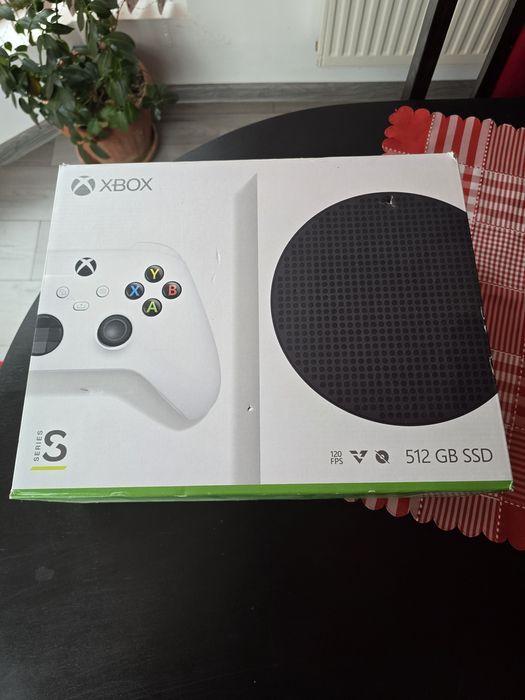 Продавам Xbox Series S - отлично състояние!