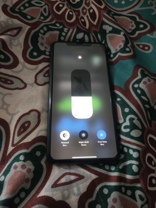 Продам Айфон XS max.