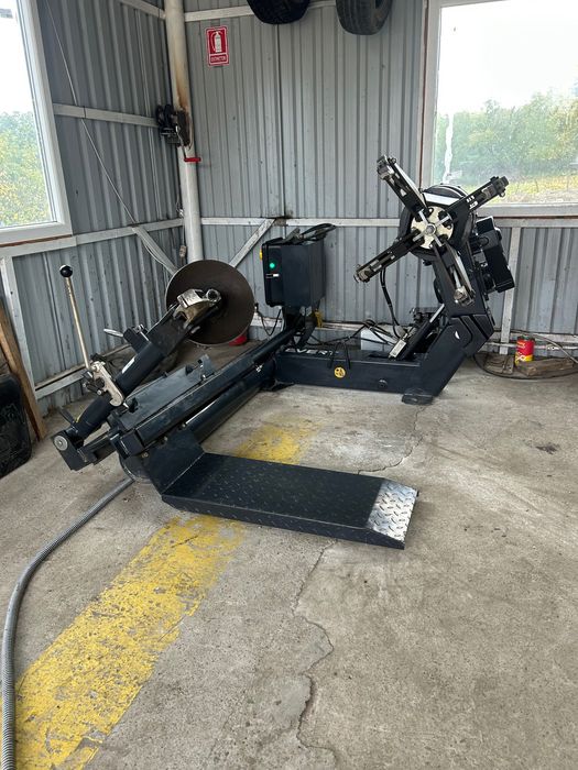 Mașina dejantat roți camioane - tractoare.