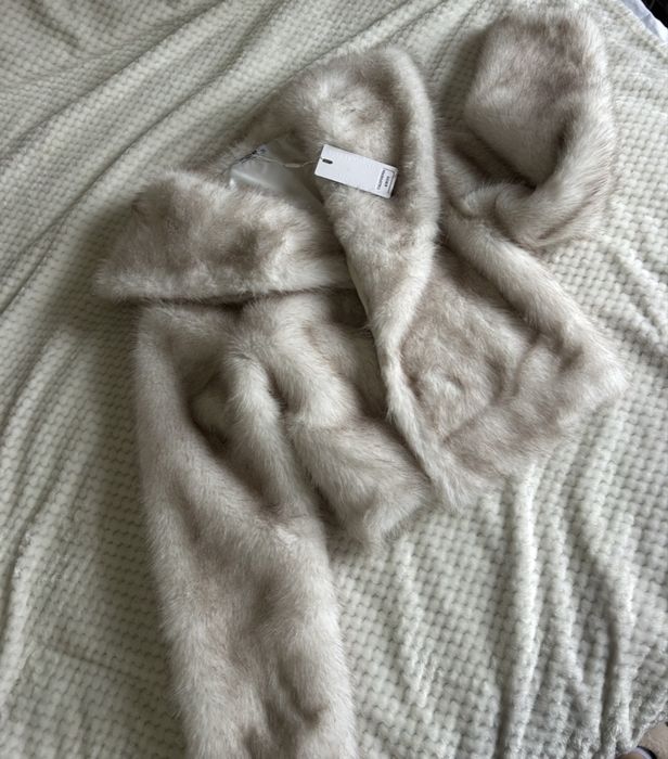 Късо палто с изкуствен косъм