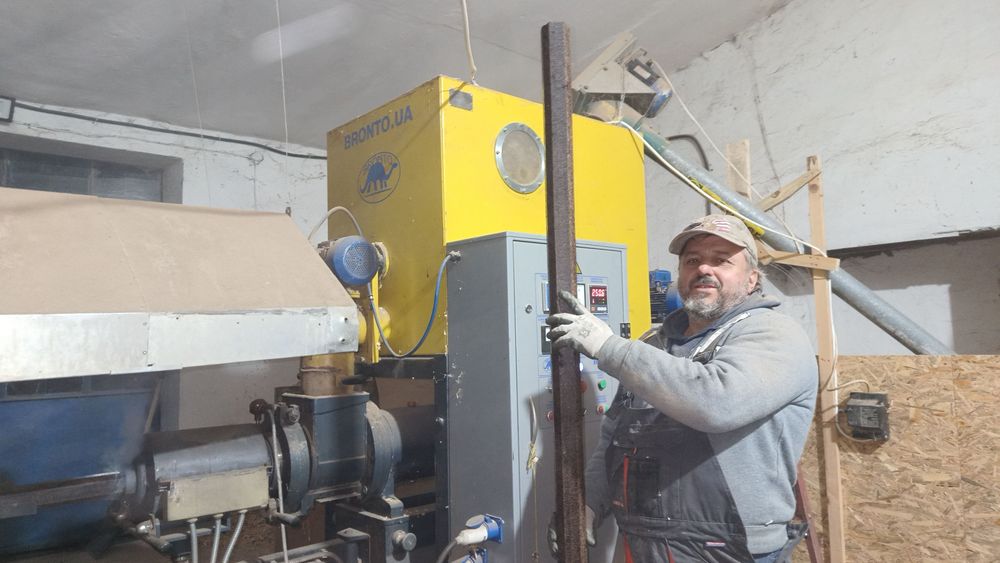 Presa  Ucraina brichete rumeguș