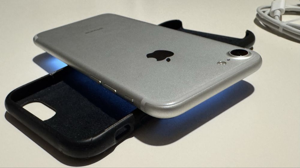 Apple iPhone 7 silver 128GB baterie 100%