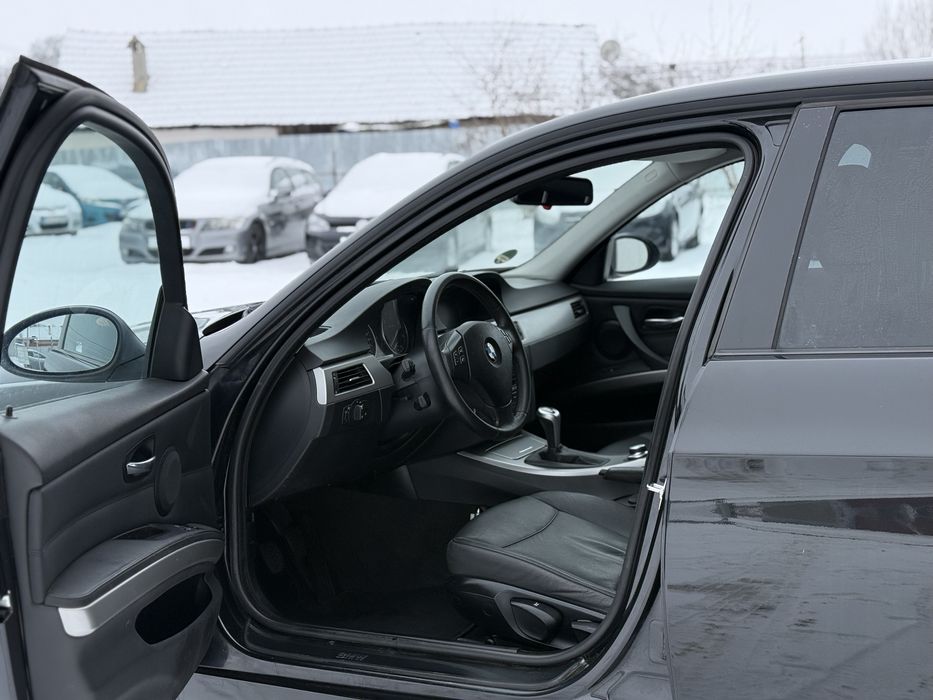 BMW Seria 3 2.0d 143 CP E90 11/2008 SE POATE IN RATE