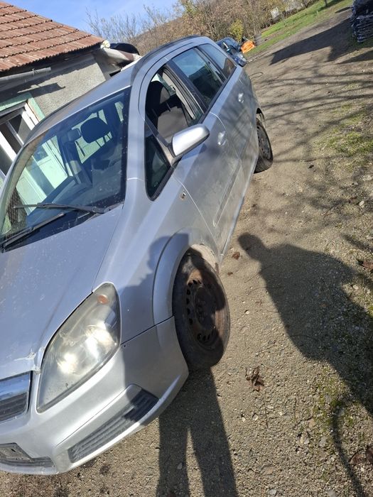 Dezmembrez opel zafira an 2006 motor 2.2 diesel orice piesa disponibil