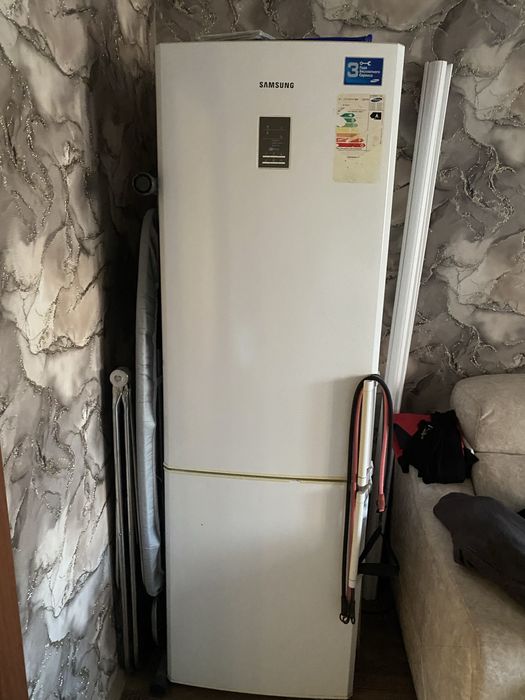 Продам рабочий холодильник.