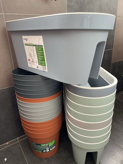 Саксии и сандъци за балкон / парапет