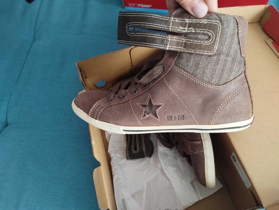 Cizme din piele năbuc și converse
