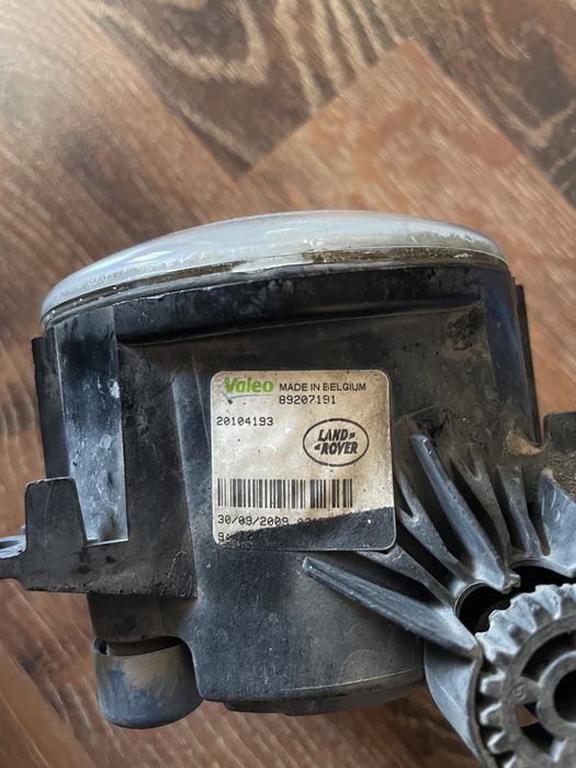 Продаю оригинал  пара противотуманки от Range Rover