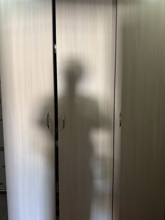 Продам трёхстворчатый шкаф для одежды и хранения