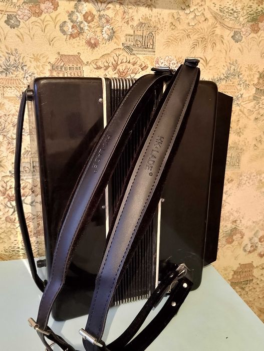 Продам баян Тембр.