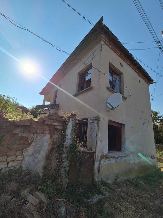 Продаваме къща в близост до Плевен !