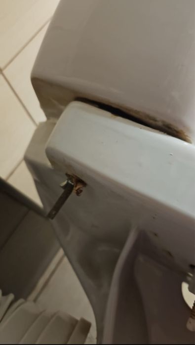 SET Vas wc cu rezervor (capac spart/fisurat)