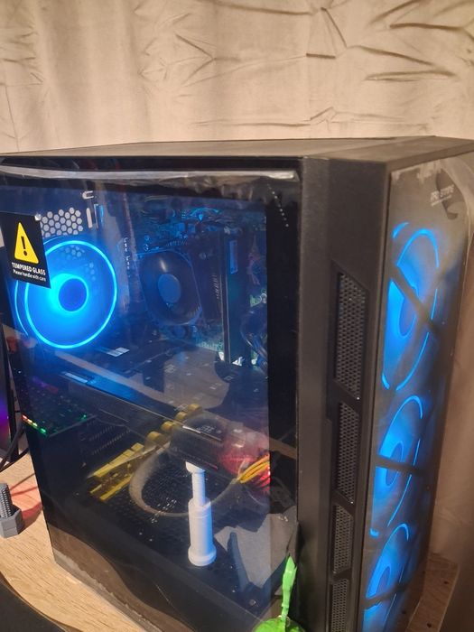 Vând/schimb Pc gaming cu wifi și Bluetooth