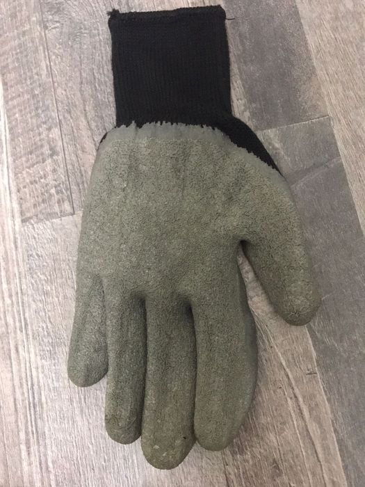 Разные рабочие перчатки