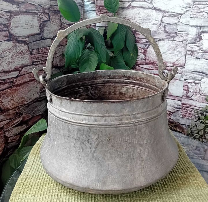 Котли/ бакъри, менчета