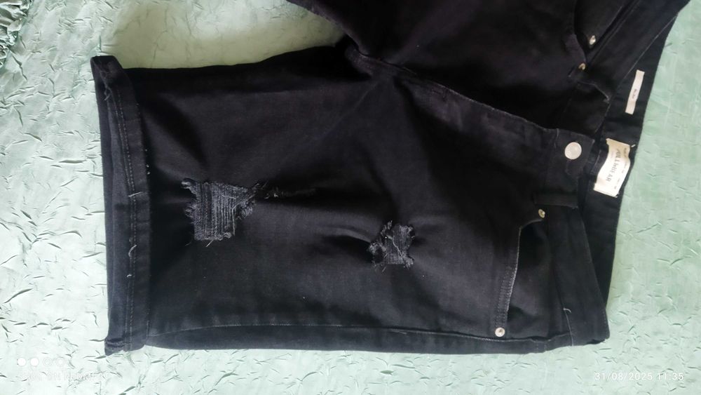 Къси мъжки дънки pull/bear ,размер 42,без следи от употреба.