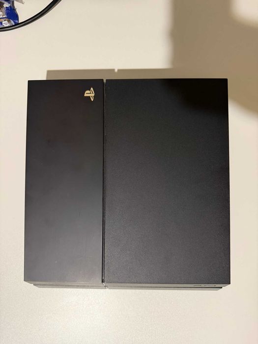 PlayStation 4 PS4 + 2 контролера + USB флашка