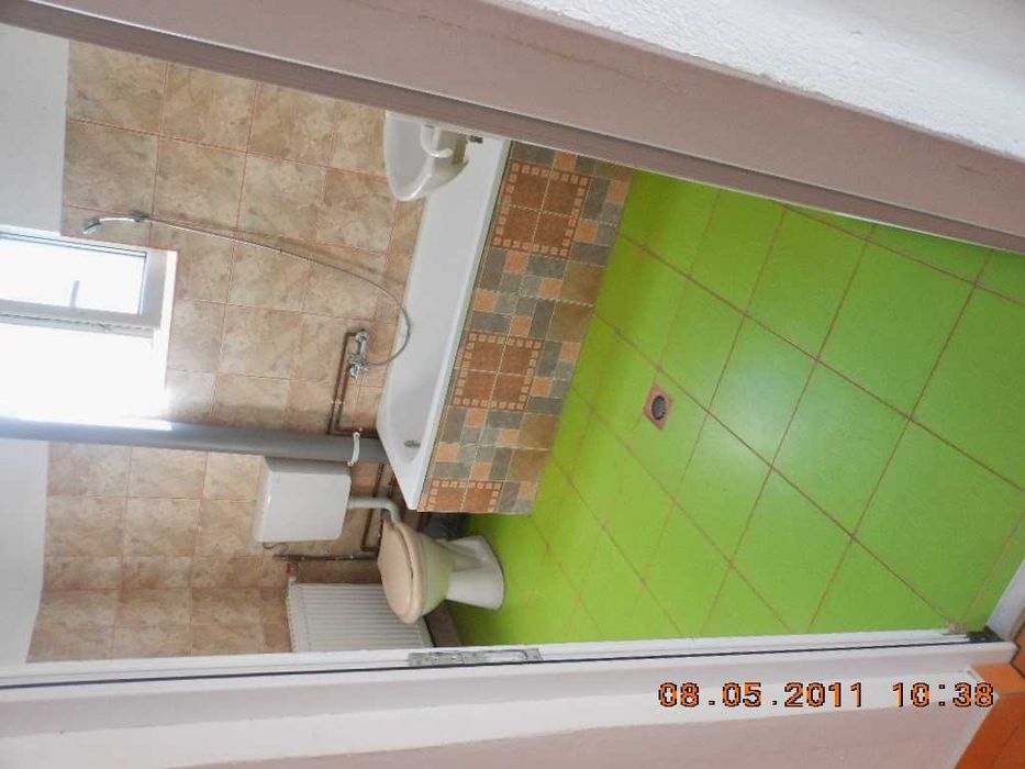 dau in chirie apartament nemobilat zona piata angro Eminescu