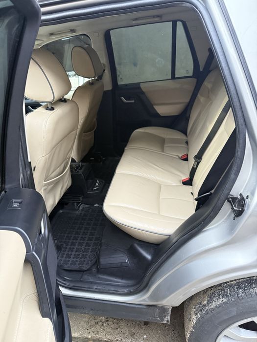 Land rovar freelandar 2