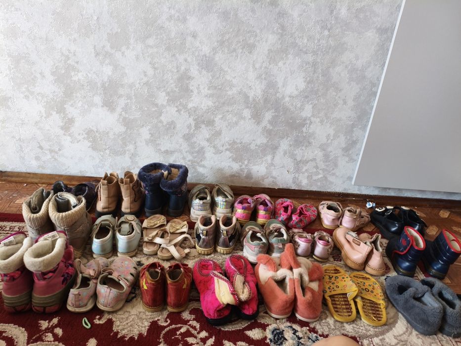 отдам детскую обувь