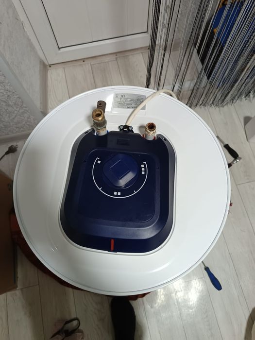 Продам водонагреватель Аристон