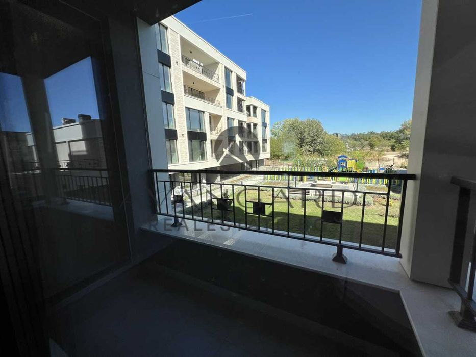 Продава се Тристаен апартамент в Пловдив, Христо Смирненски - 160 кв.м за 2188 €/кв.м - Снимка #16