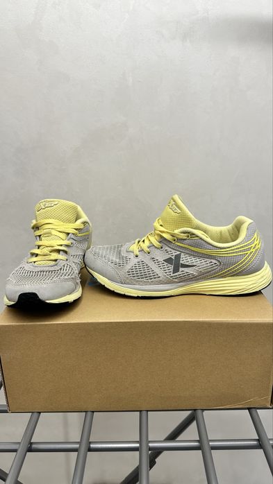 Продам красовки фирма Xtep