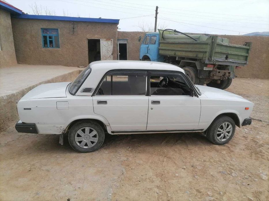 Vaz 2107 sotiladi