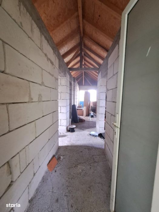 Vând casă  parter cu mansarda