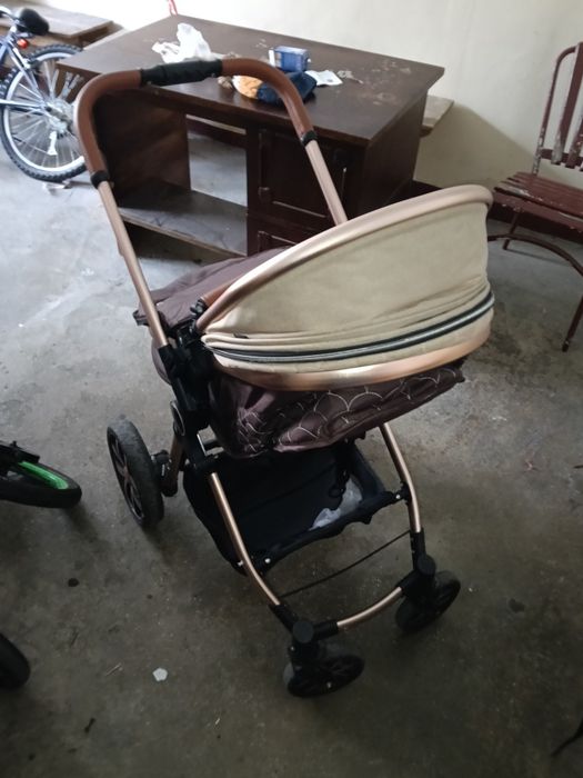 Vând cărucior 3 in 1