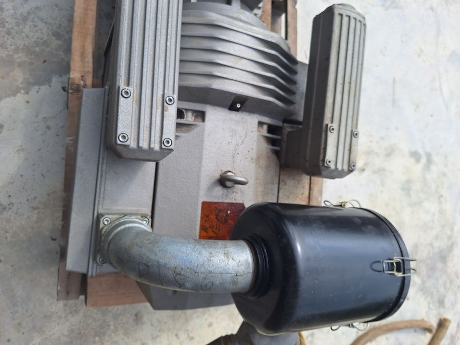 Pompă de vaccum  de 250 metri cubi