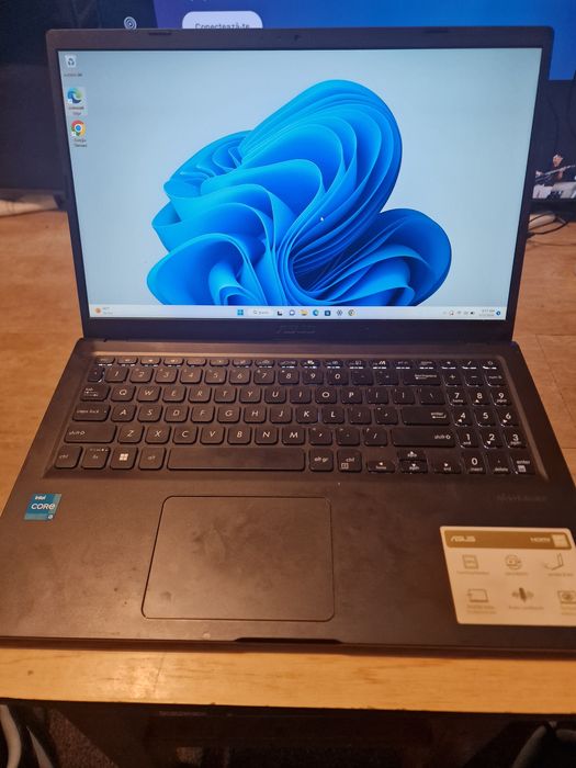 Laptop Asus R1500E