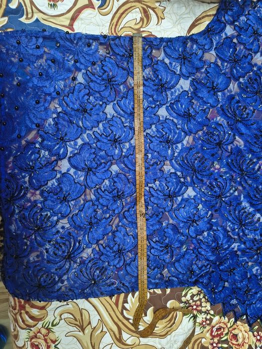 Vand rochie eleganta dantela albastra cu mărgele negre, mărime 56