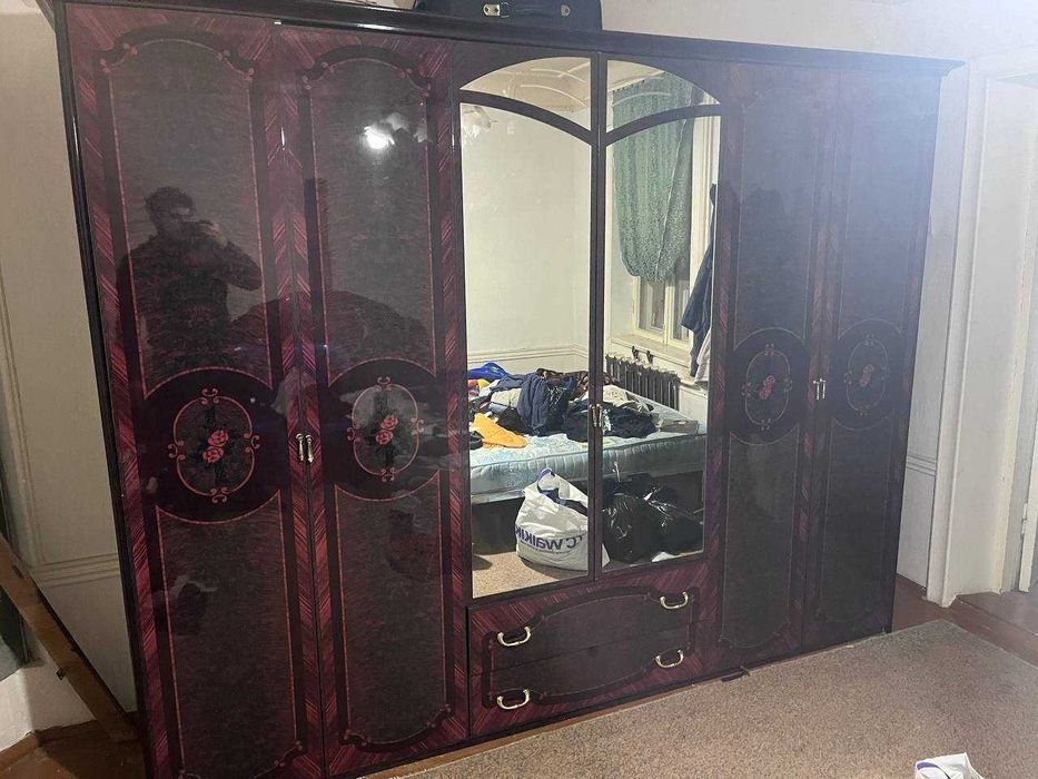 Мебель итальянская в отличном состоянии , все в комплекте