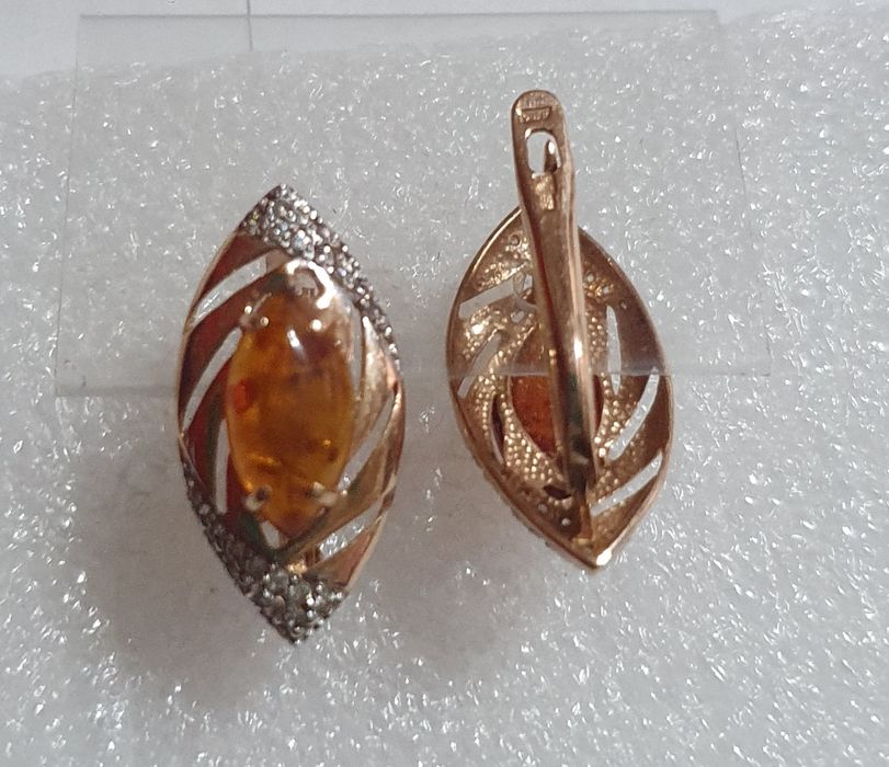 Сережки    золотые.