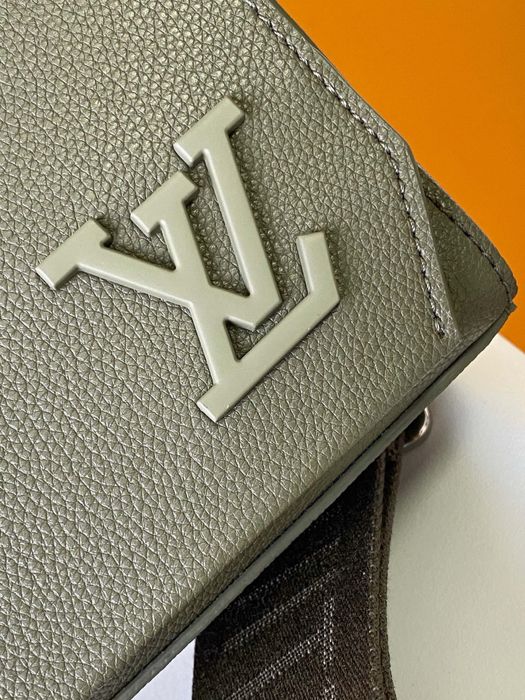 Барсетка Louis Vuitton с чипом NFC
