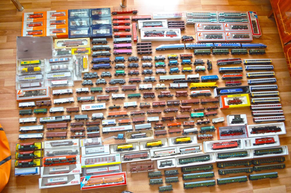 Trenulet Electric + Diorama 2x1M HO 1:87 (Locomotive Vagoane) 235 buc.