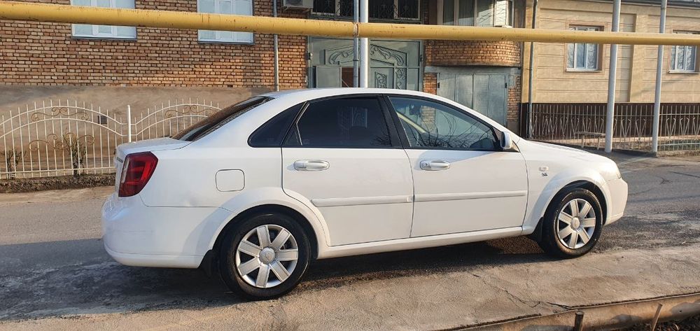 Ласетти сотилади