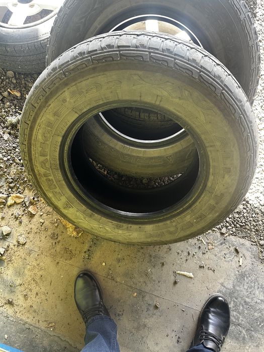 Продам б/у шины , в количестве 2 шт