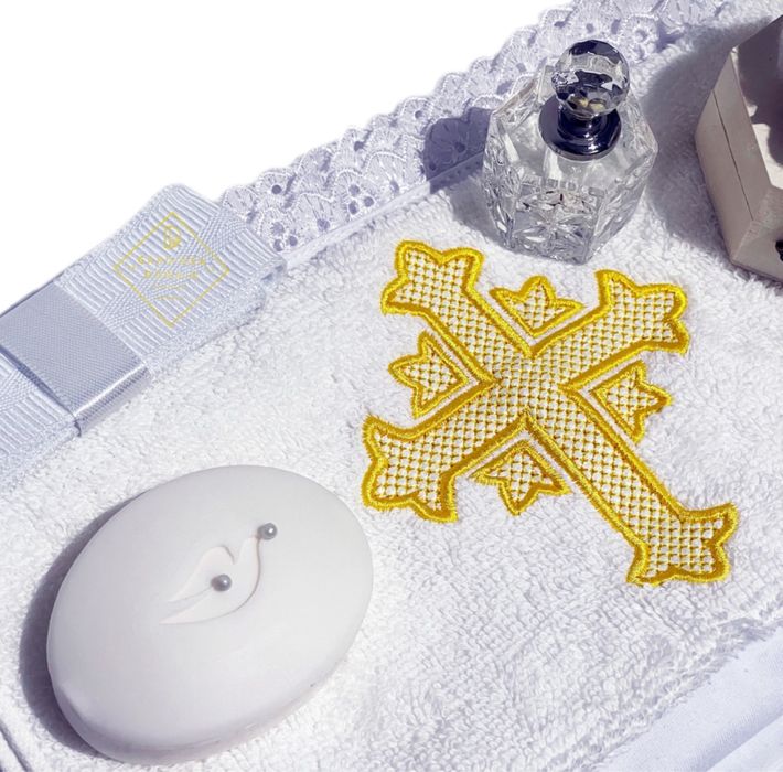 Set elegant trusou botez Gardinea Domain 11 piese lumanare alb ivoire