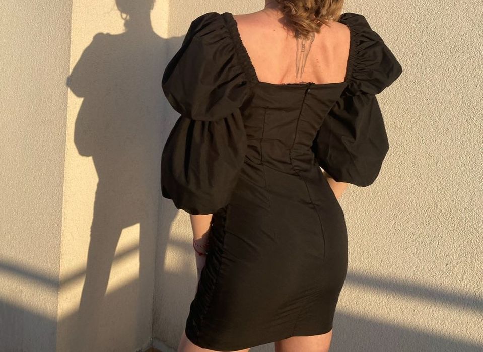 Официална черна рокля