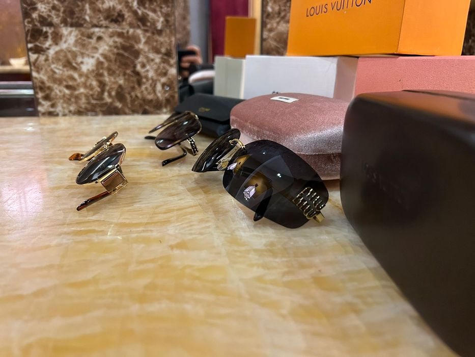 Очки солнцезащитные